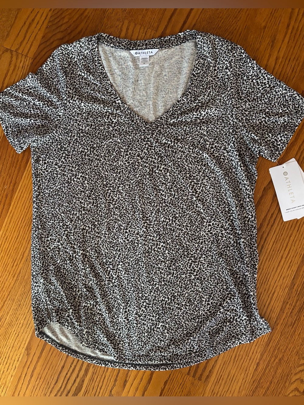 Athleta new with tags size medium Breezy Scoop V-Neck Tee